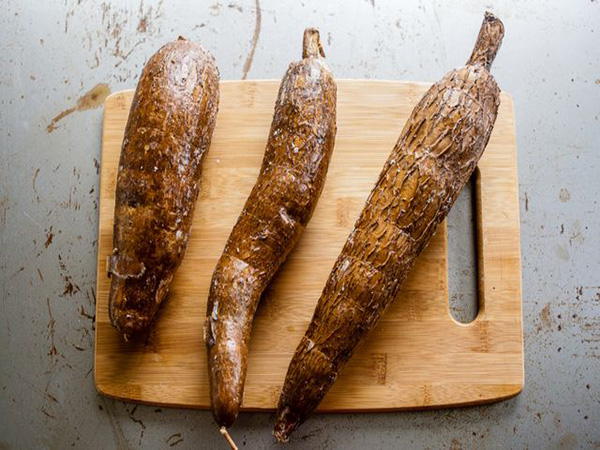 What is the best way to peel cassava？